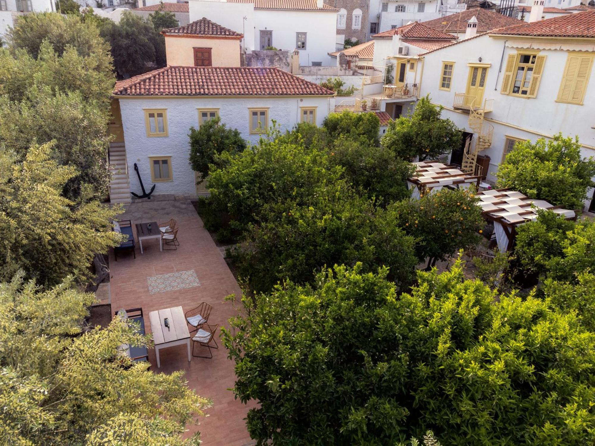 Rafalias Mansion Hydra  Exterior foto