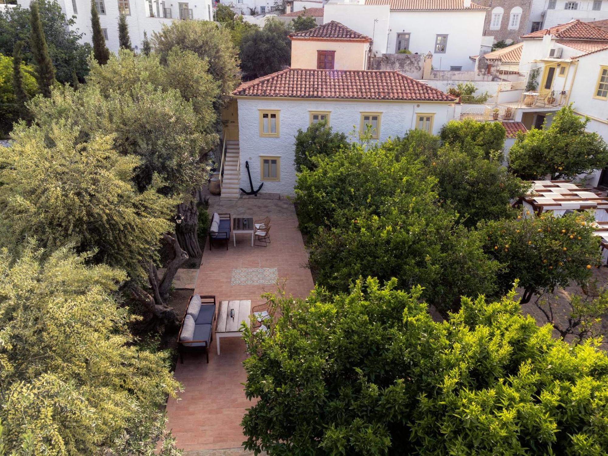 Rafalias Mansion Hydra  Exterior foto